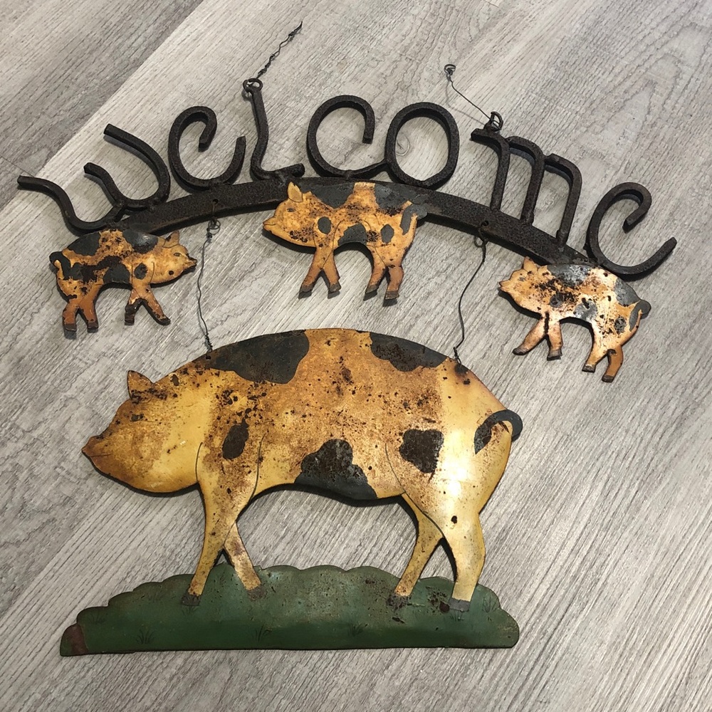 Metal rustic antique welcome pig sign